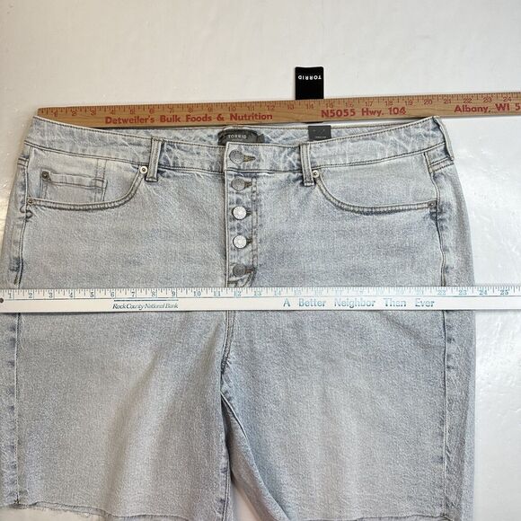 Torrid Shorts 20 Bermuda Relaxed Midrise Wild West Blue Denim Button Fly NEW - Picture 3 of 9